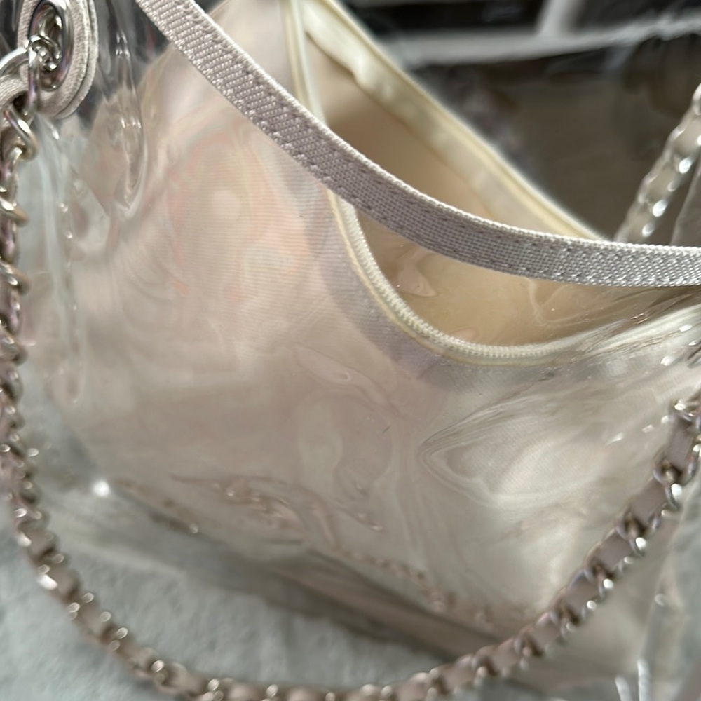 Elizabeth Arden Cream Tote with Modern Transparent Design - Picture 7 of 11